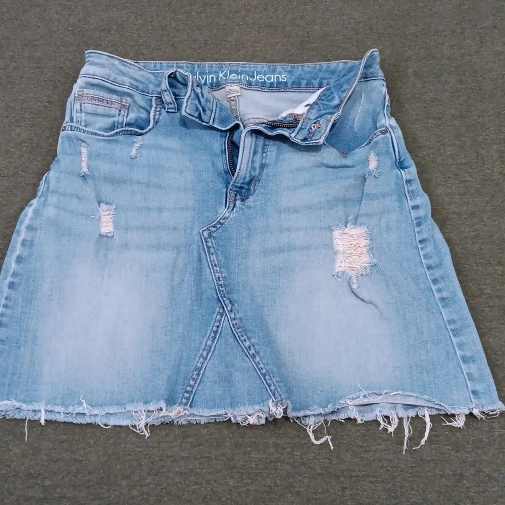 Calvin Klein distressed denim mini skirt - Picture 1 of 8